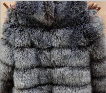 Simplee Women Luxury Winter Warm Fluffy Faux Fur Short Coat Jacket Parka Outwear