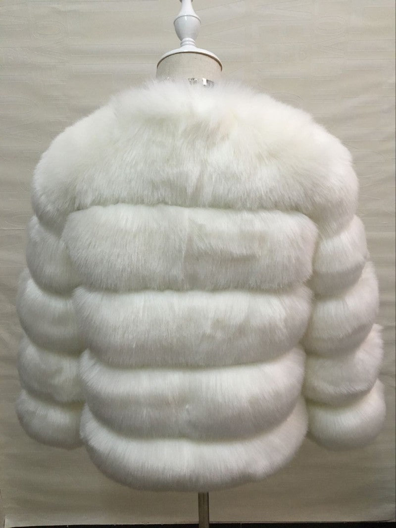 Simplee Women Luxury Winter Warm Fluffy Faux Fur Short Coat Jacket Parka Outwear