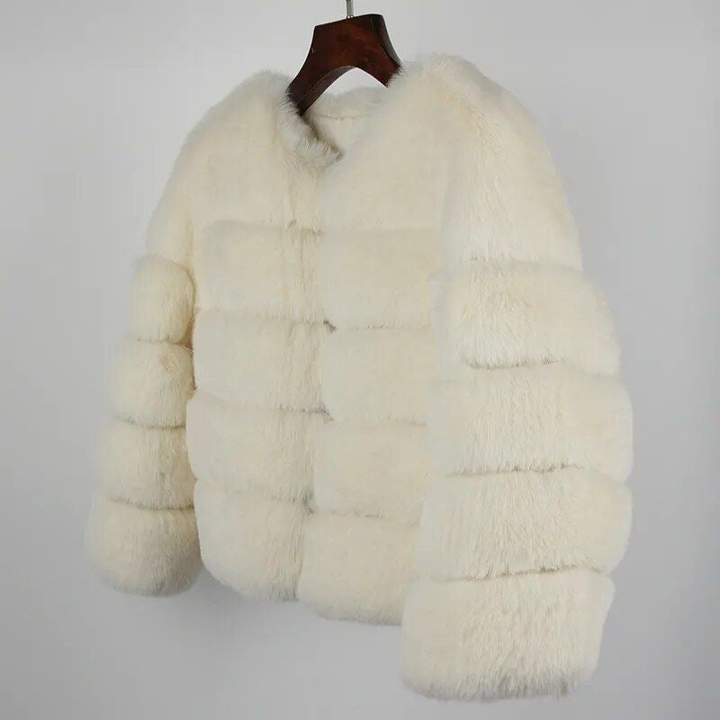 Simplee Women Luxury Winter Warm Fluffy Faux Fur Short Coat Jacket Parka Outwear